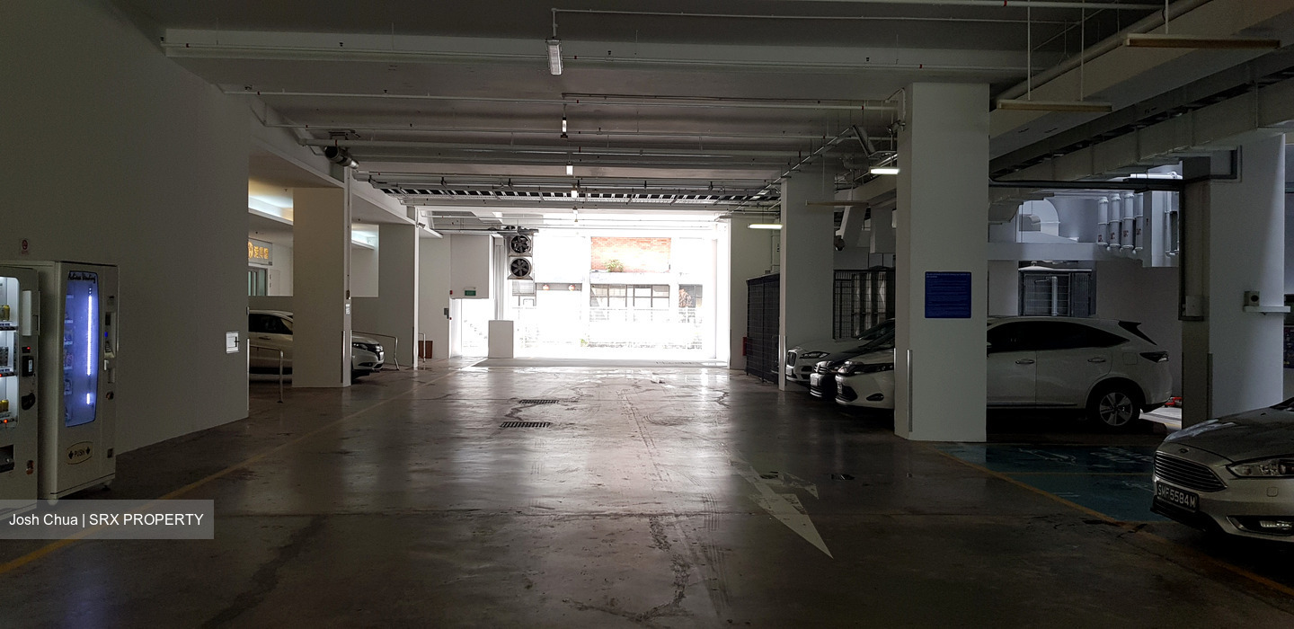 One Pemimpin (D20), Office #441830631